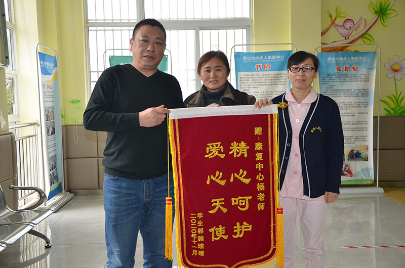 精心呵护 爱心天使