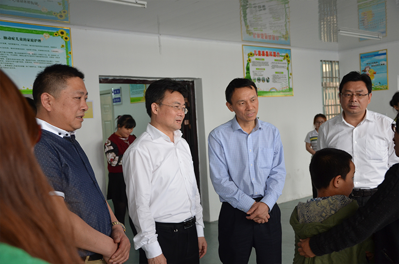 安庆市市长、潜山县副县长等领导莅临我院视察指导工作(图1) 安庆市市长、潜山县副县长等领导莅临我院视察指导工作(图1)